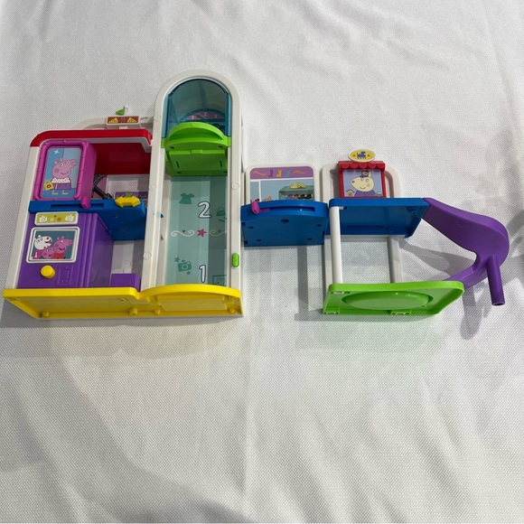 PEPPA PIG - 2 SETS!!! Doesn’t include Tree House anymore!!!! - Picture 9 of 12